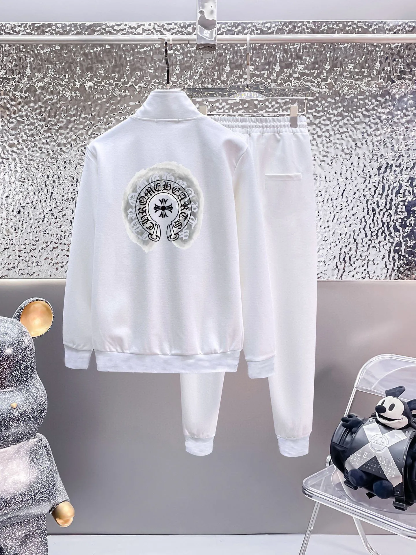🅿️420 [ChampionHearts] (Fat Man Gospel) hot-selling suit is coming. Focus on the original version of the official website. 2025 new hot-selling cardigan sweater suit. The original order is the best. 🇭🇰The meticulous work of top designers. It has a fitting and perfect upper body effect. 100% natural high-quality Roman cotton, close-fitting comfort, noble and elegant! Original hardware embodies elegance and nobility! Counter size: M-5XL (maximum wear up to 220 pounds)